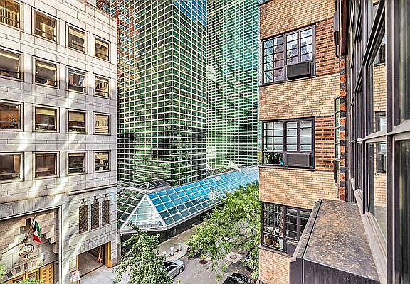 5th image of 310 E 44th St APT 506