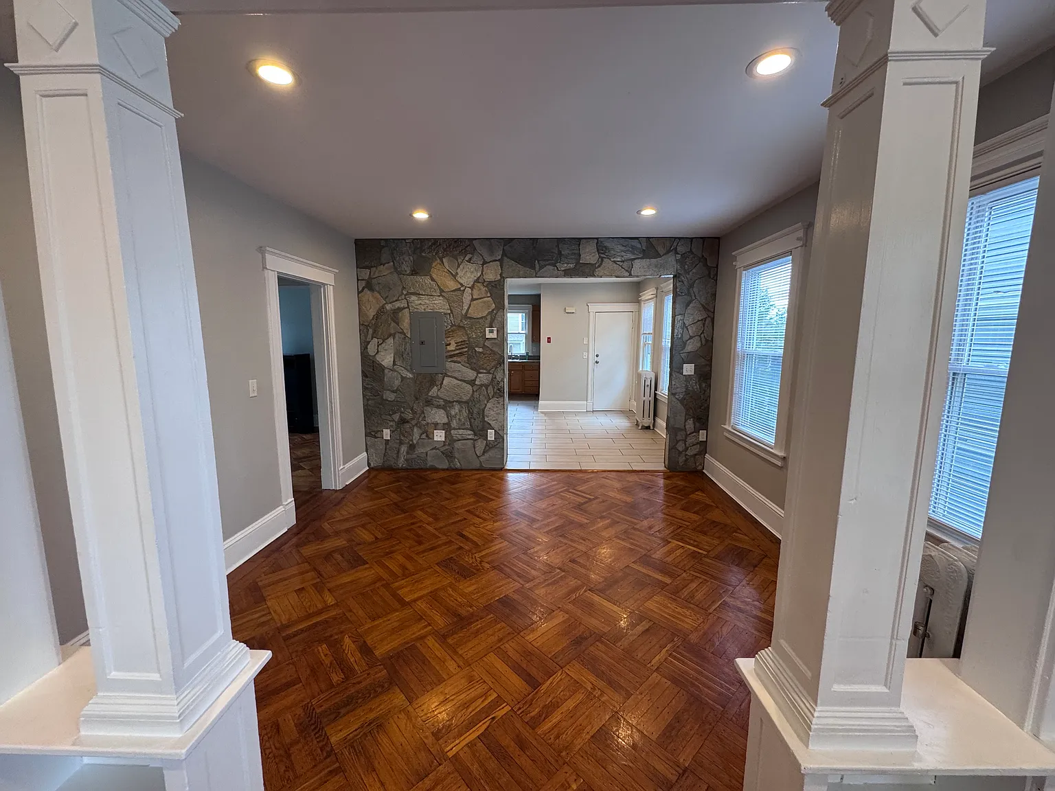 3 bed, 1160 sqft, $1,900 — Photo 4