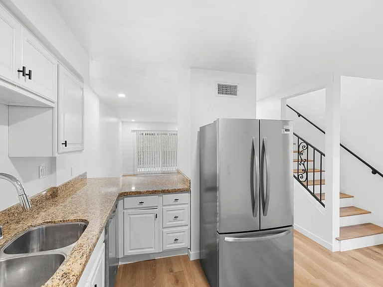 621 E Cedar Ave #A — Photo 8