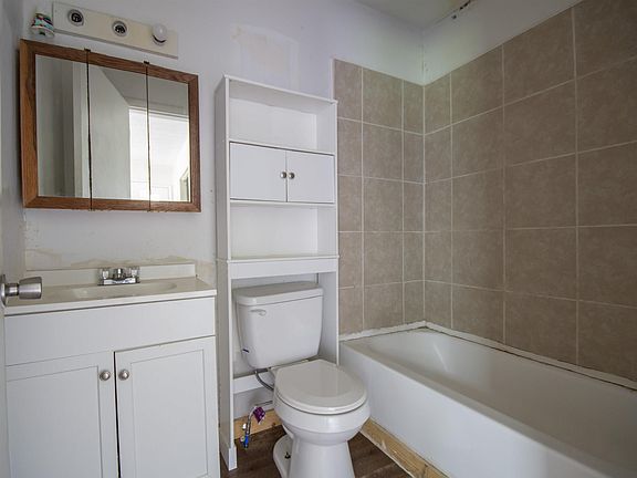 5th image of 2310 S 28th St