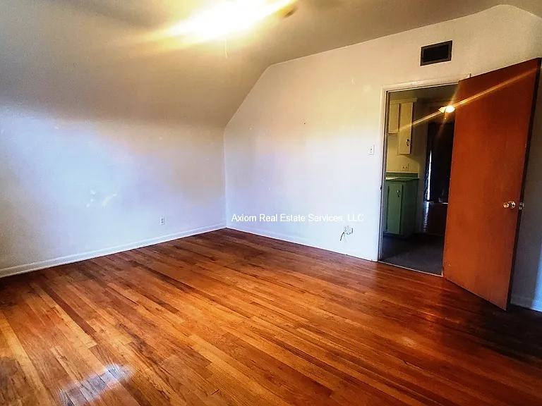 307 S 8th St #3 — Photo 5