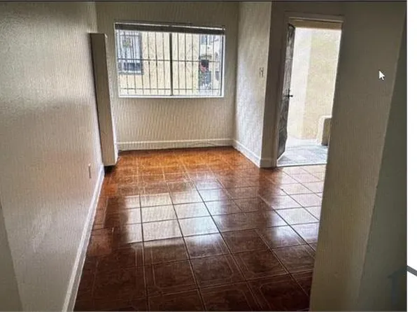 839 W 83rd St, Los Angeles, CA 90044