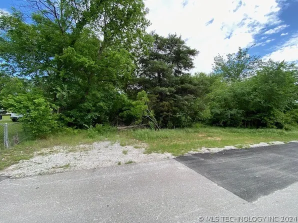 711 N 14th St, Sapulpa, OK 74066