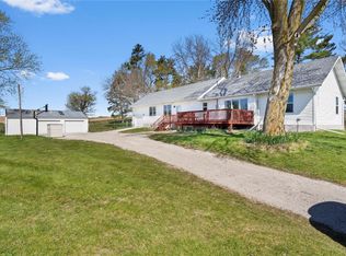 5170 N Center Point Rd, Walker, IA 52352