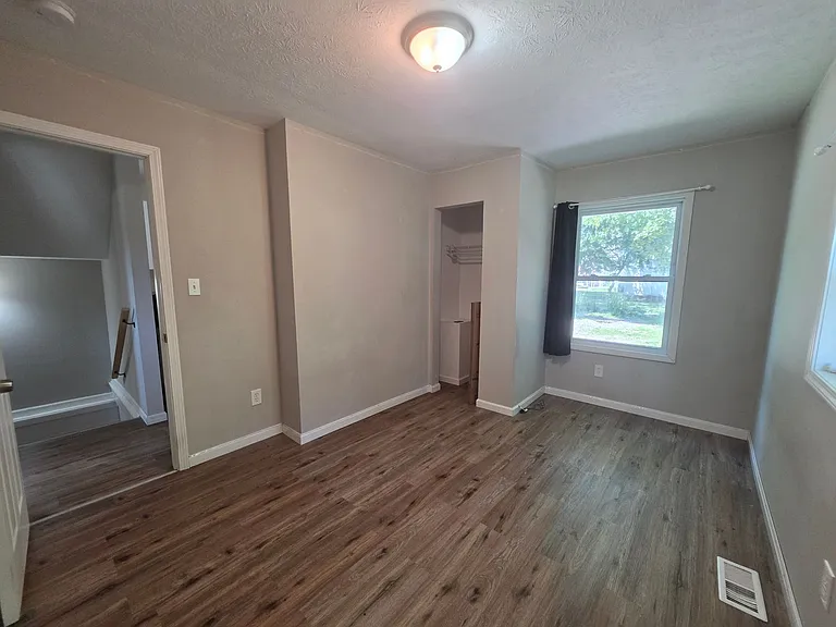 454 Kling St — Photo 9