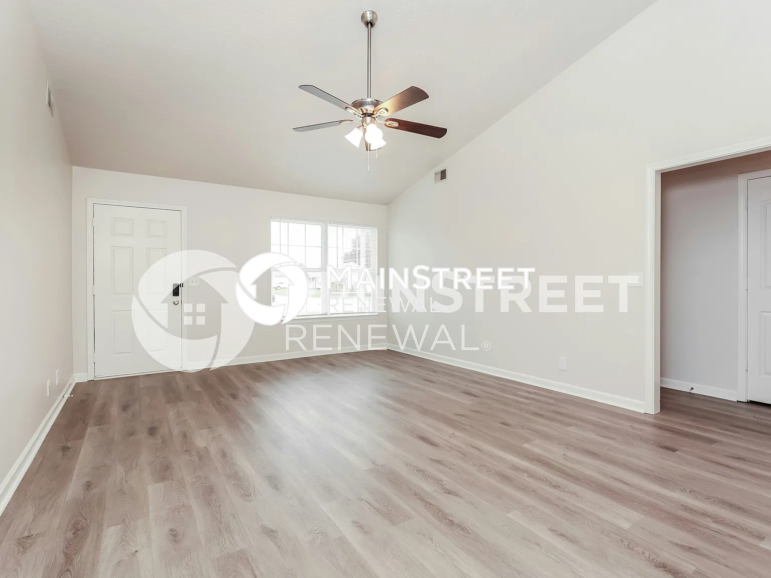 1127 Eastwoods Dr — Photo 4