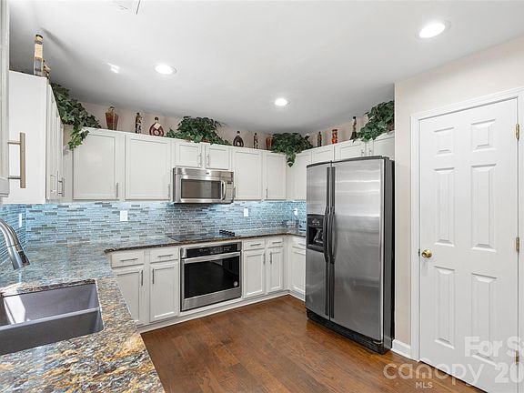 5th image of 7923 Shiny Meadow Ln