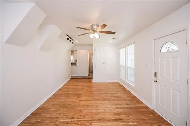 3 bed, 2.0 bath, 1413 sqft, $2,100 — Photo 3