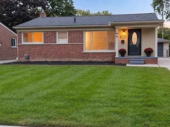 22979 Marter Rd, Saint Clair Shores, MI 48080