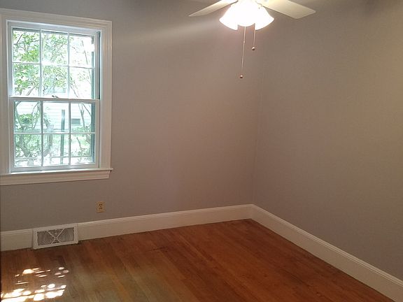 4th image of 1725 Beaumont Dr