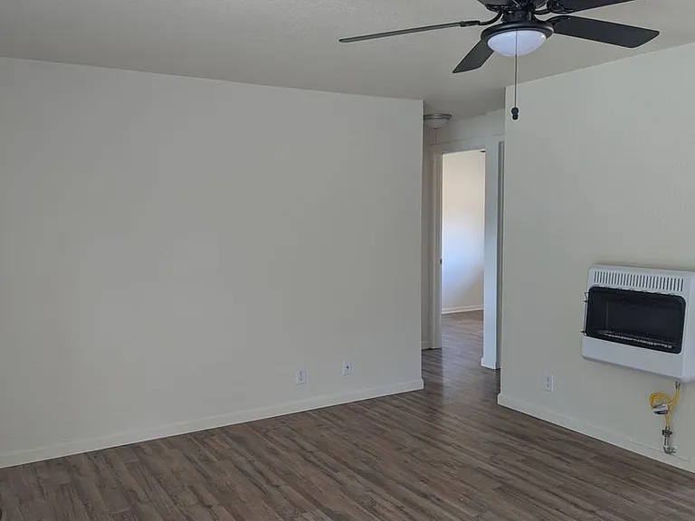 464 Smith St — Photo 2