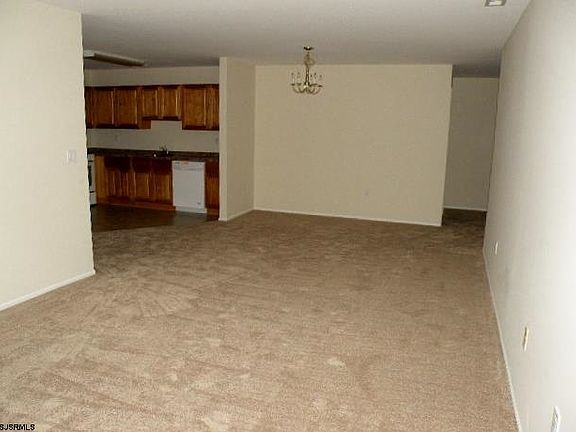 4th image of 16 E Woodland Ave #16