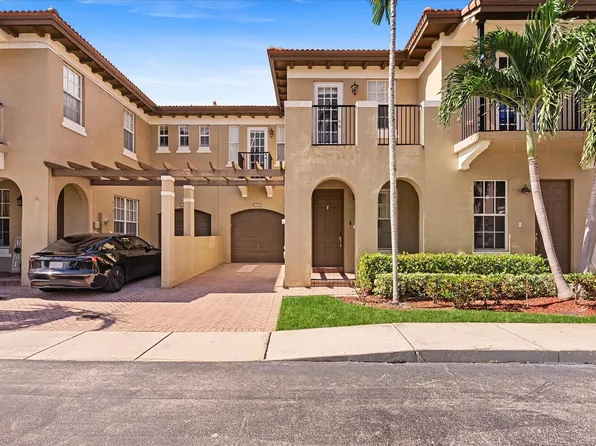 6884 Julia Gardens Dr, Pompano Beach, FL 33073