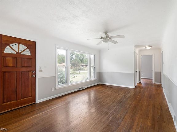 4th image of 37695 Caroline Dr