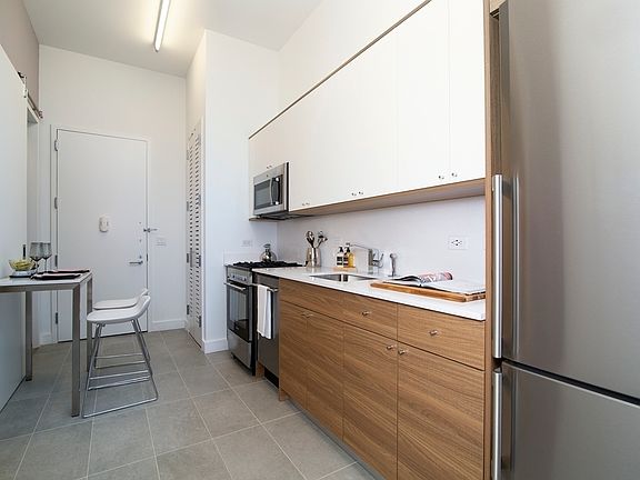 3rd image of 4322 Queens St APT 322