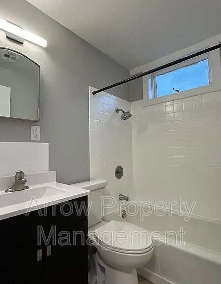1100 25th St #3 — Photo 7