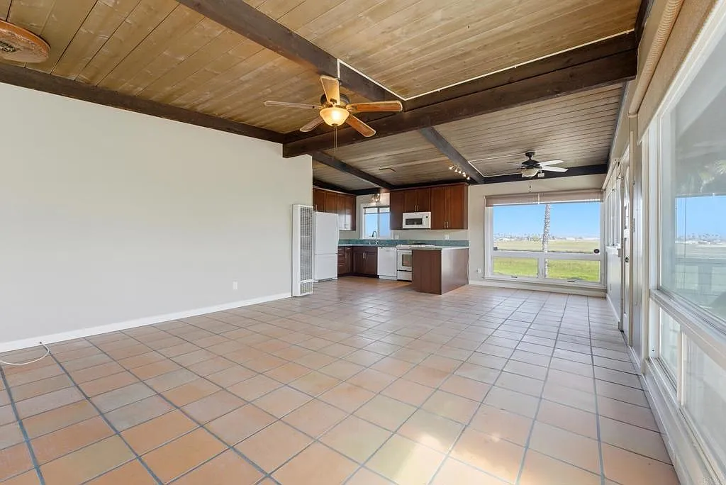 Building Photo - 1550 Seacoast Dr #A