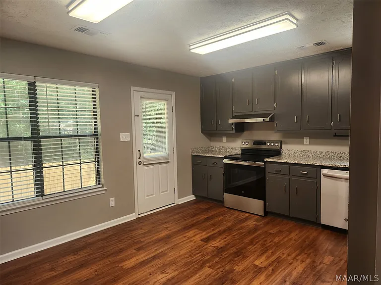 1214 Camellia Woods Ct — Photo 6