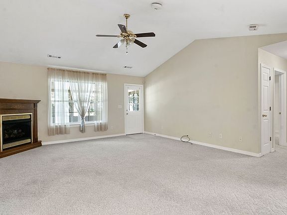 4th image of 128 Northaven St