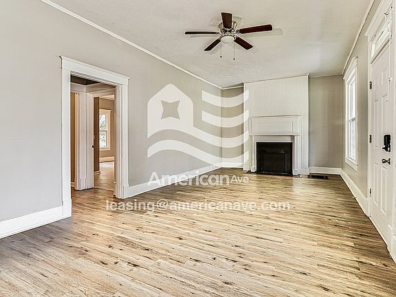 909394_005_living_room_5.jpg