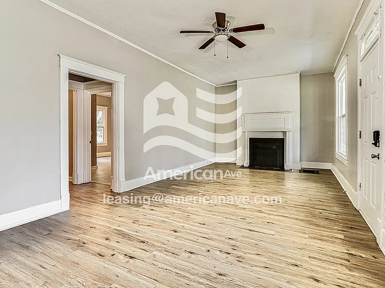 909394_005_living_room_5.jpg