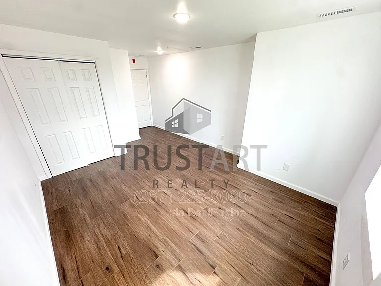 2317 N 15th St #4 — Photo 8
