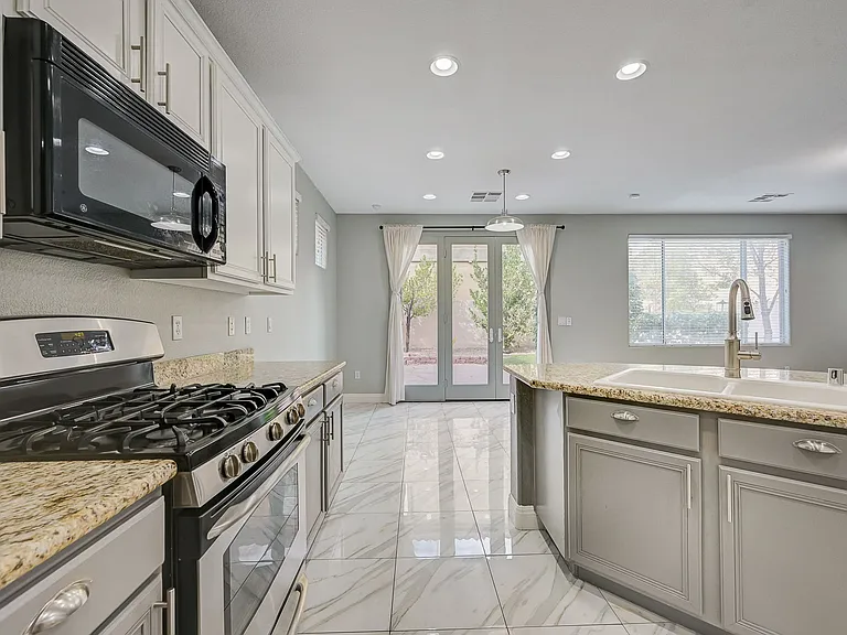2429 Granada Bluff Ct — Photo 12