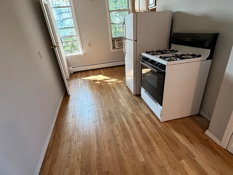 213 Webster Ave #2R — Photo 5