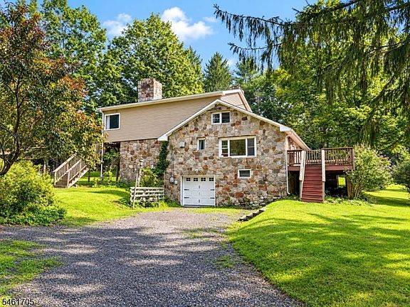 4th image of 22 Mohican Rd