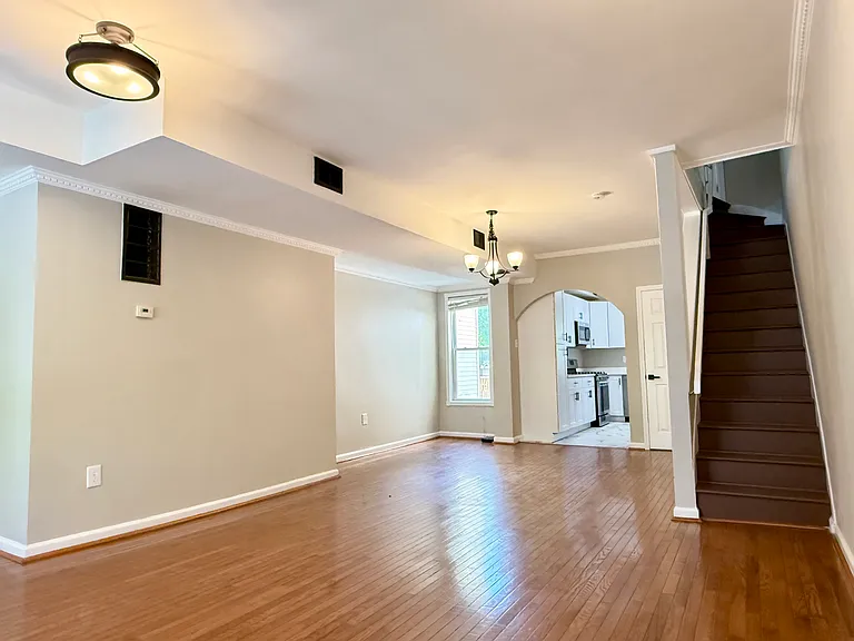 1004 Girard St NW — Photo 4