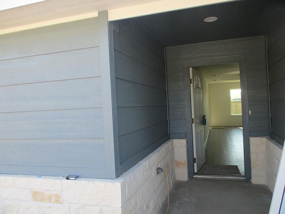 1st image of 517 W 33rd St