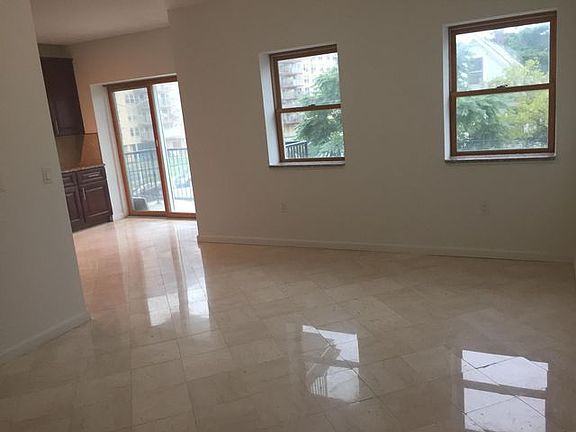 3rd image of 9003 Holland Ave