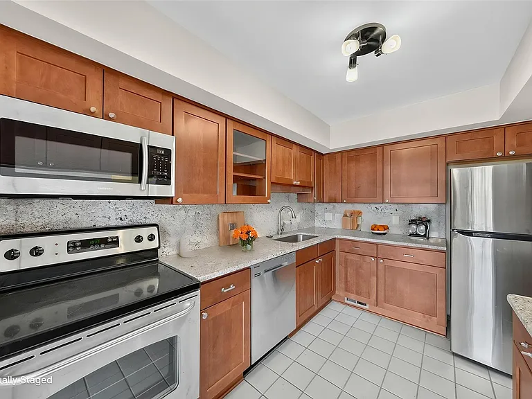 600 W Brown St #309 — Photo 12