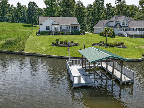 3rd image of 156 Mountain Shore Dr