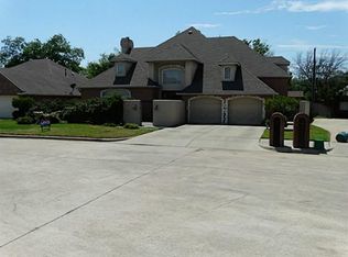 6 Rogers Ct, Pantego, TX 76013