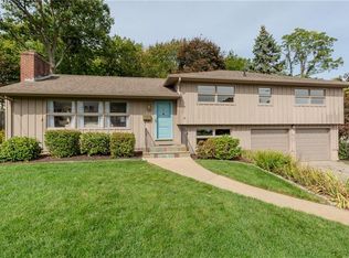 22 Whitewood Dr, Cranston, RI 02920