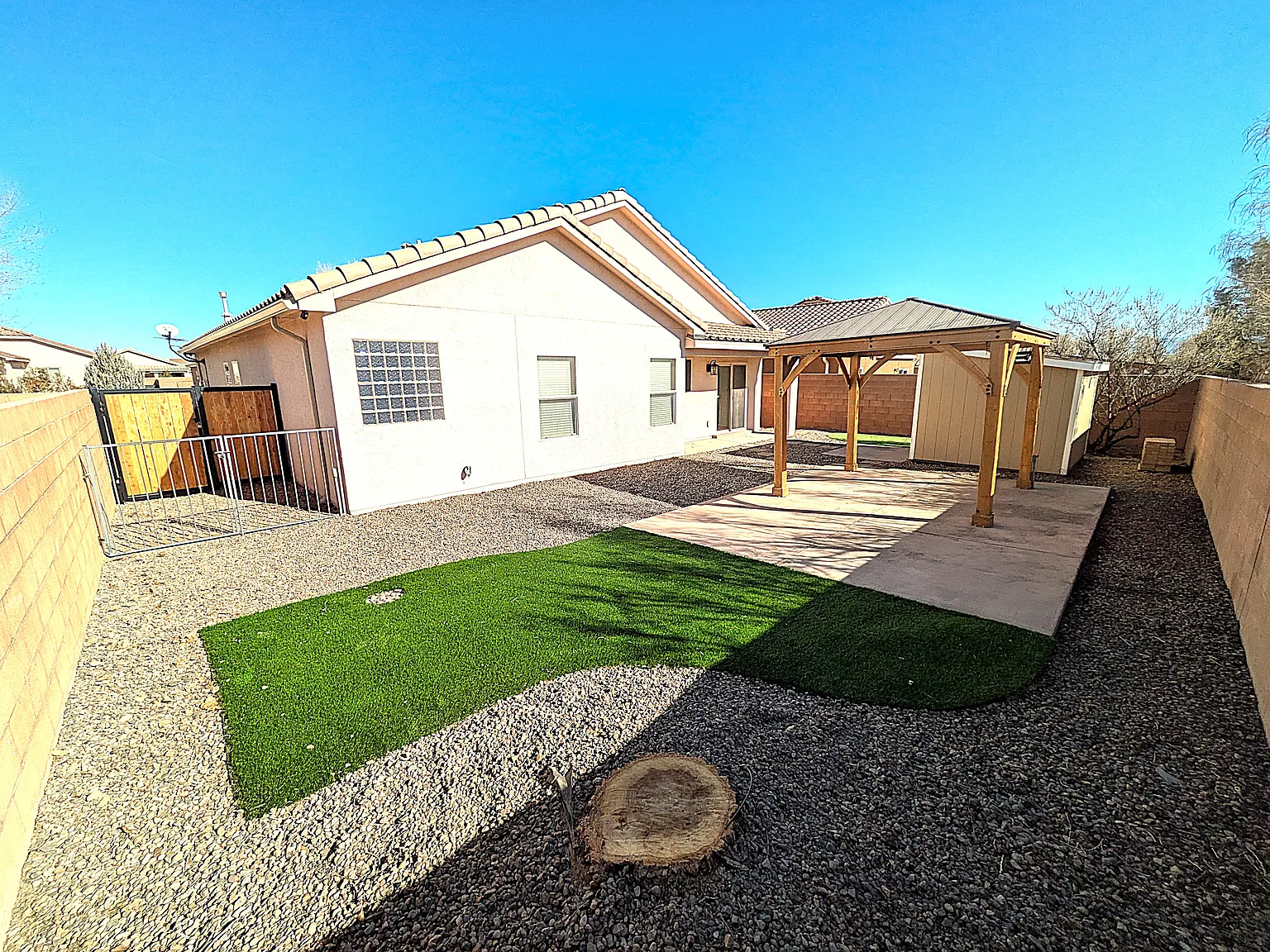 3 bed, 1696 sqft, $2,600 — Photo 2