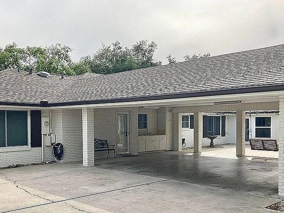4th image of 305 Killarney Pl