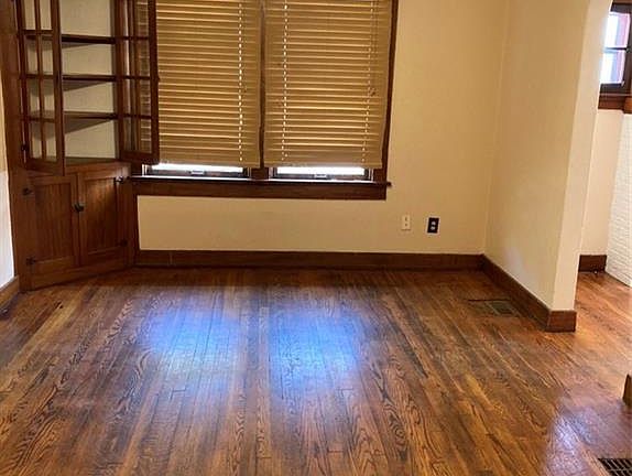 5th image of 805 E Maple Ave