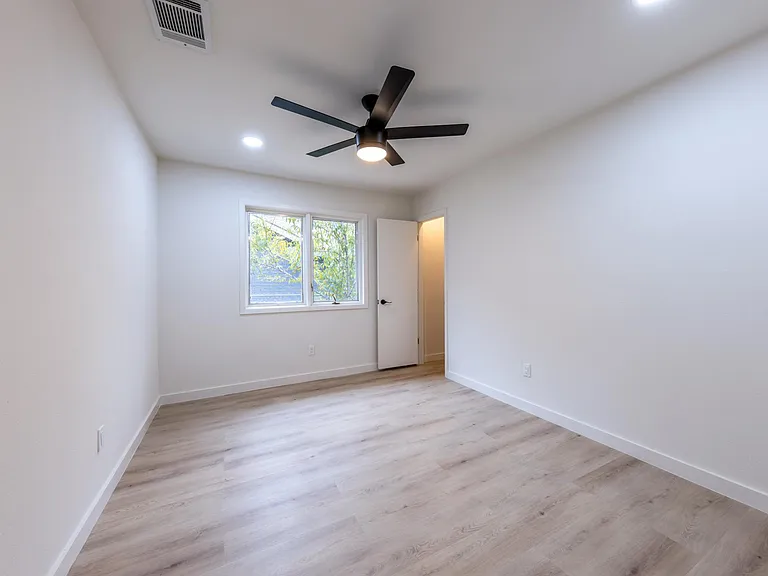 7601 W Gate Blvd — Photo 34
