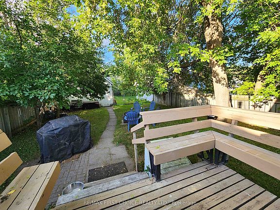 3rd image of 587 Tupper St