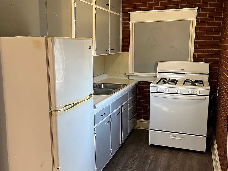 2nd image of 116 E Prescott Ave APT 2