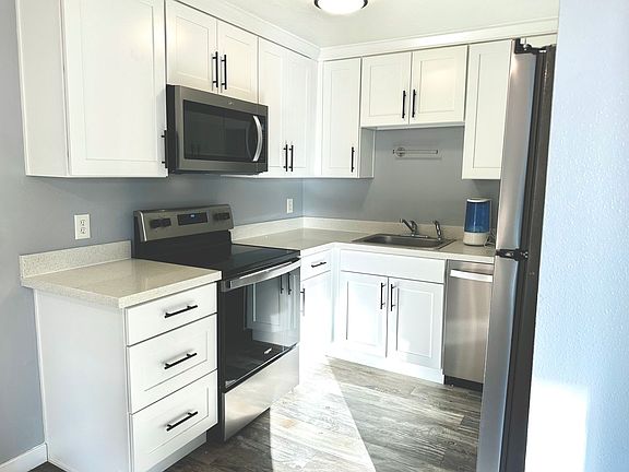 3rd image of 925 18th St NE