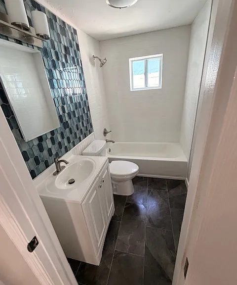 3305 Burroughs St — Photo 2