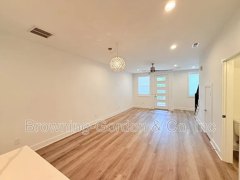 805 Cherokee Ave #4 — Photo 5