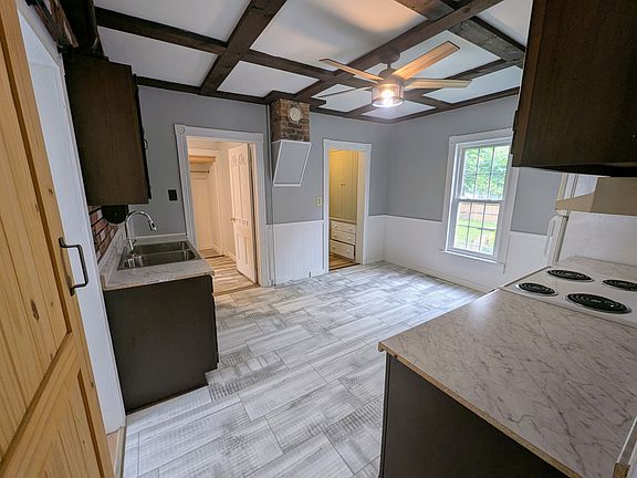 5th image of 125 Stedman St #1