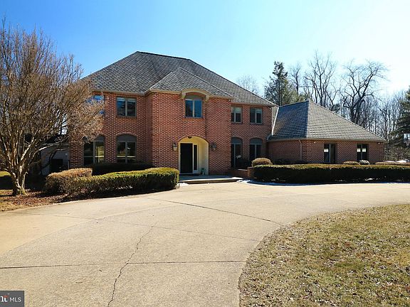 4th image of 2610 Sleepy Hollow Dr