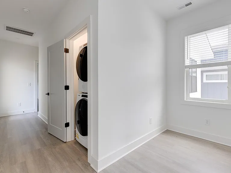 1120 Gurley St #B — Photo 13