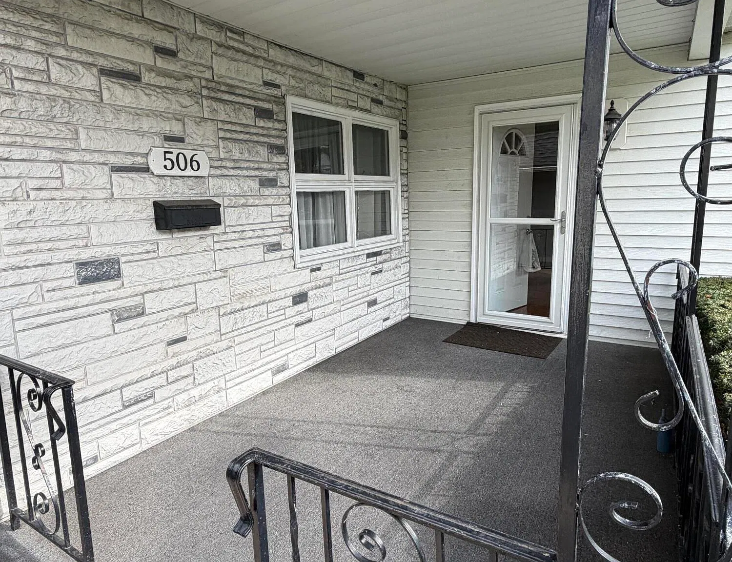 3 bed, 1.5 bath, 1300 sqft, $1,800 — Photo 4