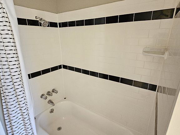3rd image of 419 Richmond Ave #3